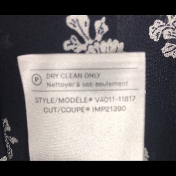 Vince “Calico” Size XS Floral Shirred 100% Silk Blouse Quiet Luxury Romantic - Picture 16 of 16